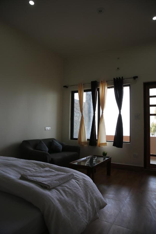 The Buransh Inn 알모라 외부 사진