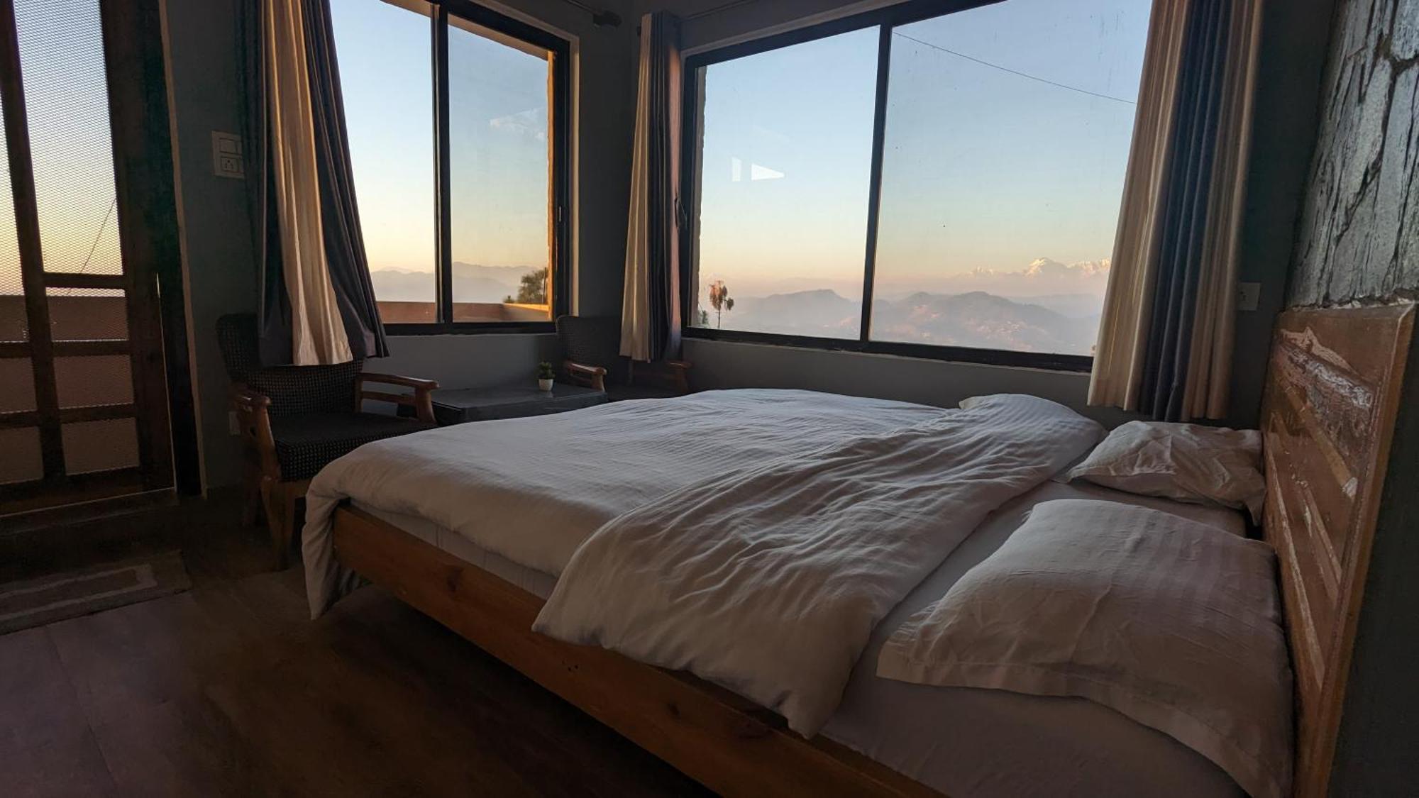 The Buransh Inn 알모라 외부 사진